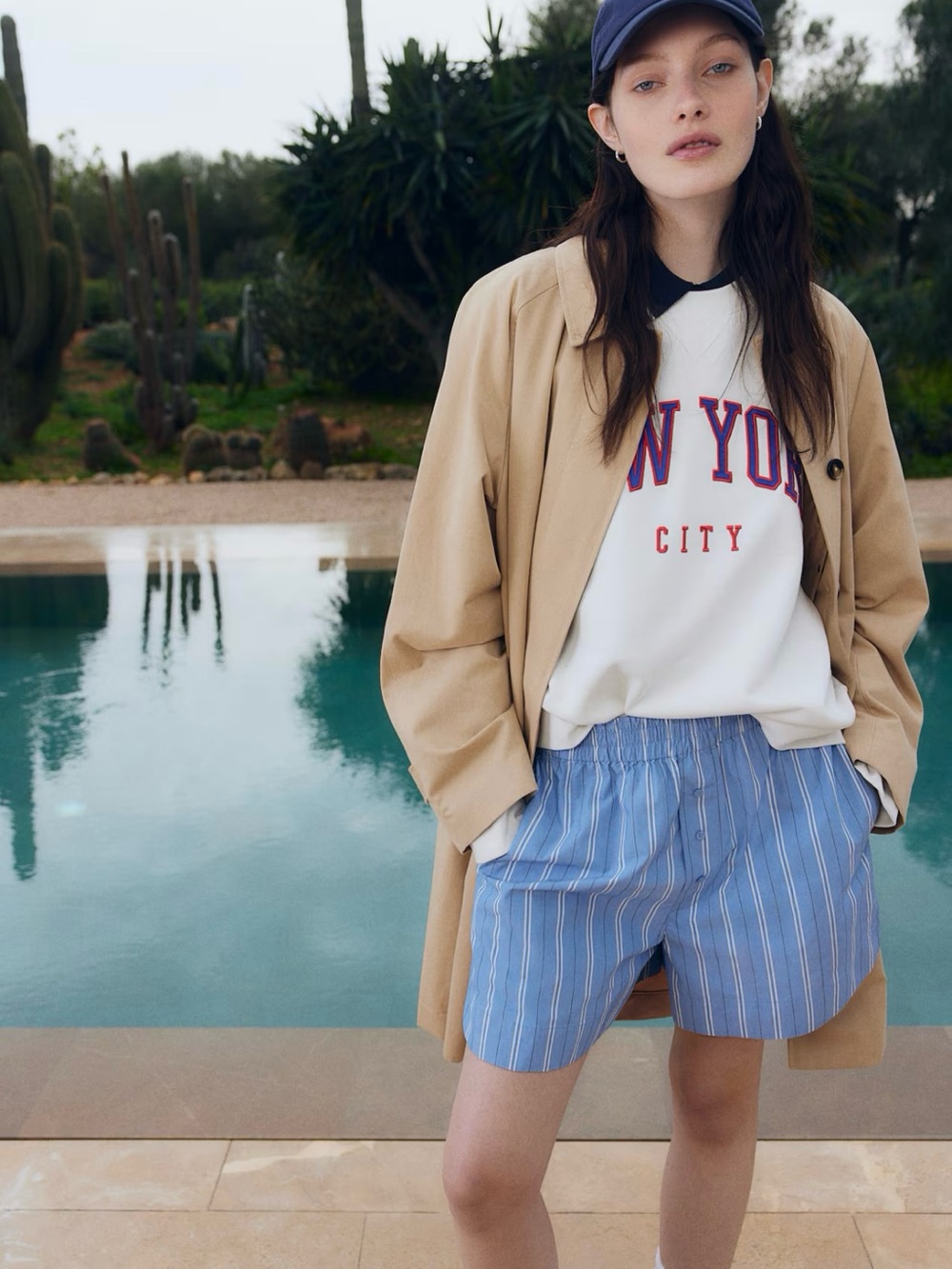 H&M Heavyweight Oversized Embroidered NYC Sweatshirt in White Size Large & Red